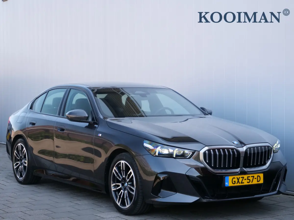 520i 208 Pk Automaat M-pakket / Leer / Navi / DAB / Apple Carplay / Stoelkoeling