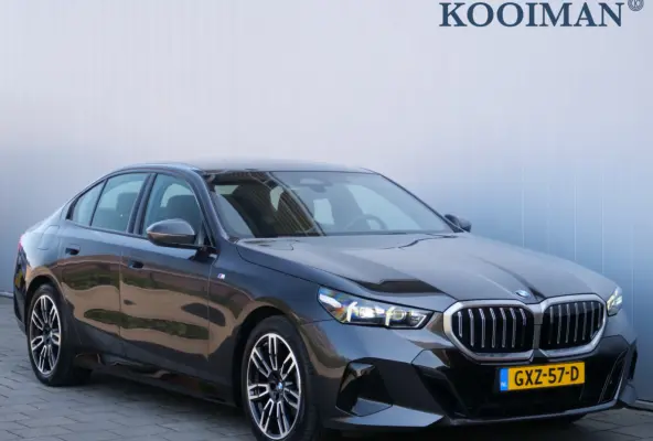 520i 208 Pk Automaat M-pakket / Leer / Navi / DAB / Apple Carplay / Stoelkoeling