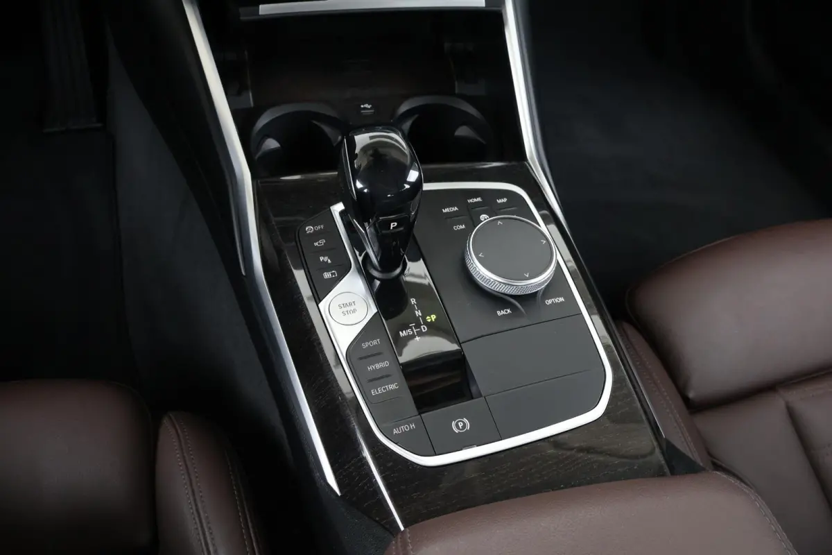 330e eDrive Edition | SoH 84% | Verwarmde Voorstoelen | Trekhaak | Harman Kardon | Parking Assistant Plus | Head-Up | Elektr. Achterklep |