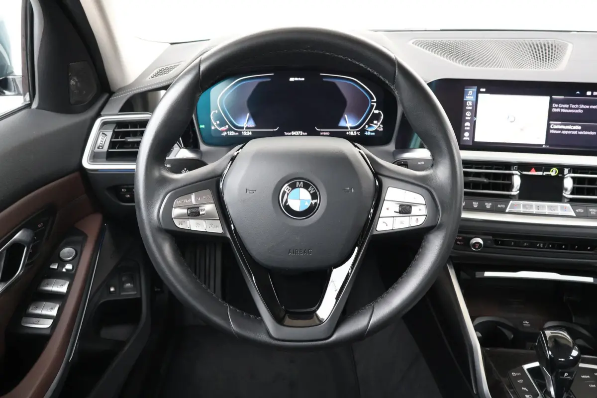 330e eDrive Edition | SoH 84% | Verwarmde Voorstoelen | Trekhaak | Harman Kardon | Parking Assistant Plus | Head-Up | Elektr. Achterklep |