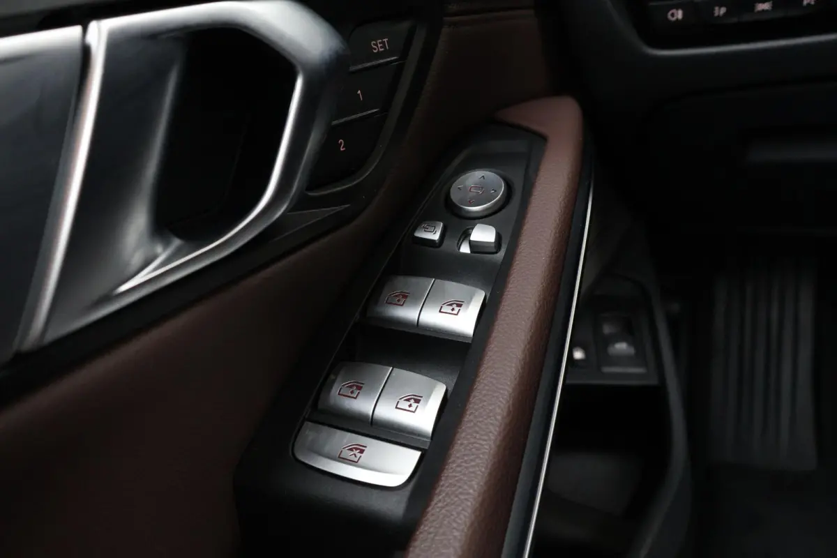330e eDrive Edition | SoH 84% | Verwarmde Voorstoelen | Trekhaak | Harman Kardon | Parking Assistant Plus | Head-Up | Elektr. Achterklep |