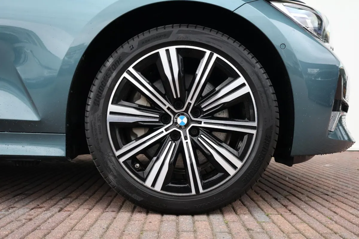 330e eDrive Edition | SoH 84% | Verwarmde Voorstoelen | Trekhaak | Harman Kardon | Parking Assistant Plus | Head-Up | Elektr. Achterklep |