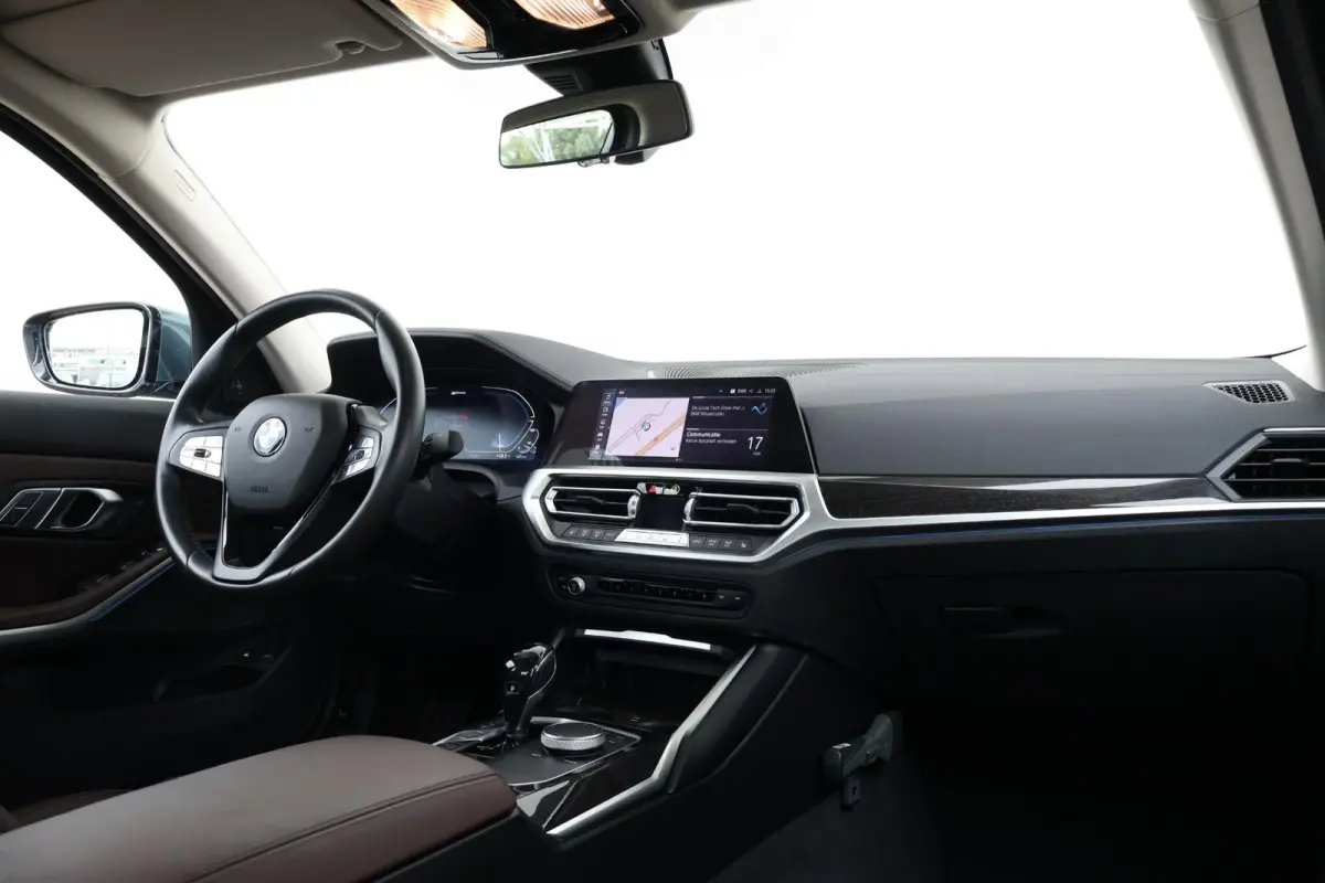 330e eDrive Edition | SoH 84% | Verwarmde Voorstoelen | Trekhaak | Harman Kardon | Parking Assistant Plus | Head-Up | Elektr. Achterklep |