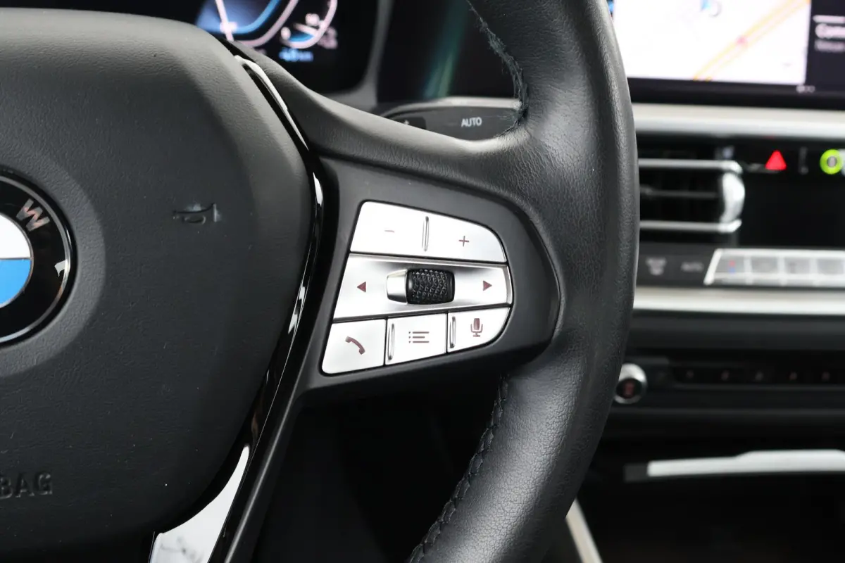 330e eDrive Edition | SoH 84% | Verwarmde Voorstoelen | Trekhaak | Harman Kardon | Parking Assistant Plus | Head-Up | Elektr. Achterklep |