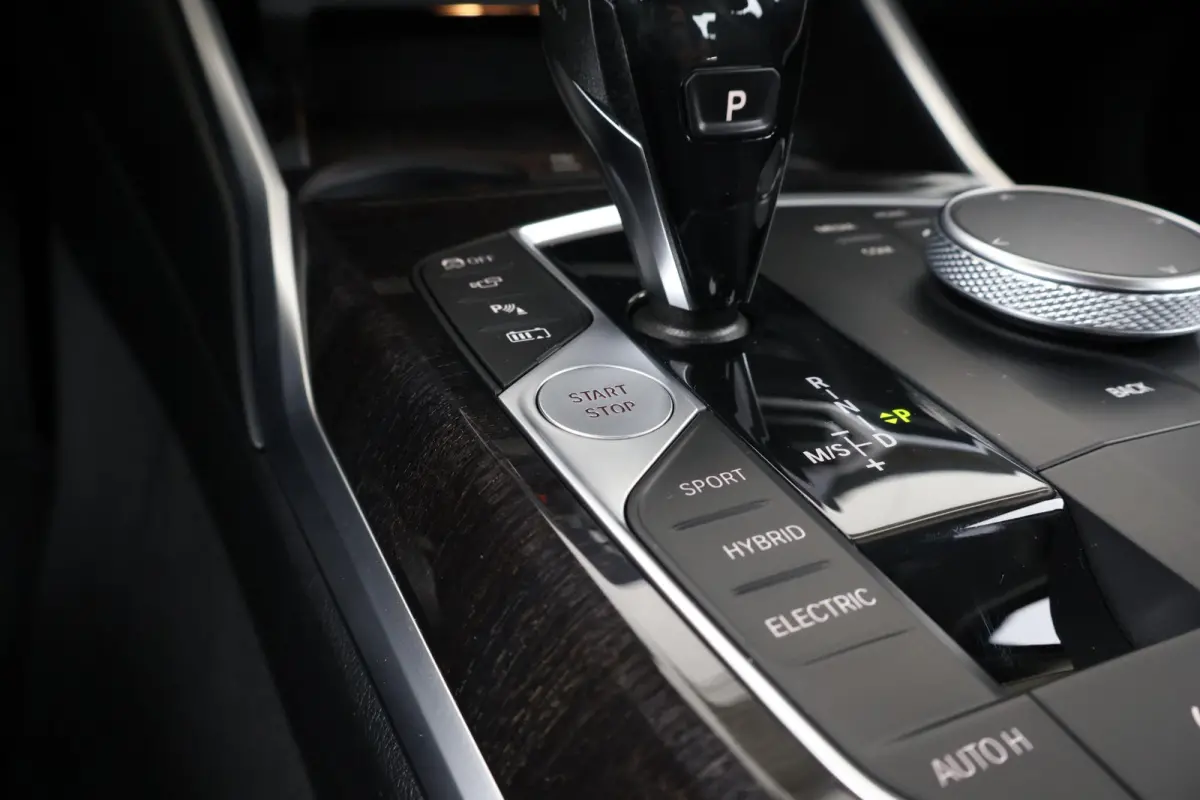 330e eDrive Edition | SoH 84% | Verwarmde Voorstoelen | Trekhaak | Harman Kardon | Parking Assistant Plus | Head-Up | Elektr. Achterklep |
