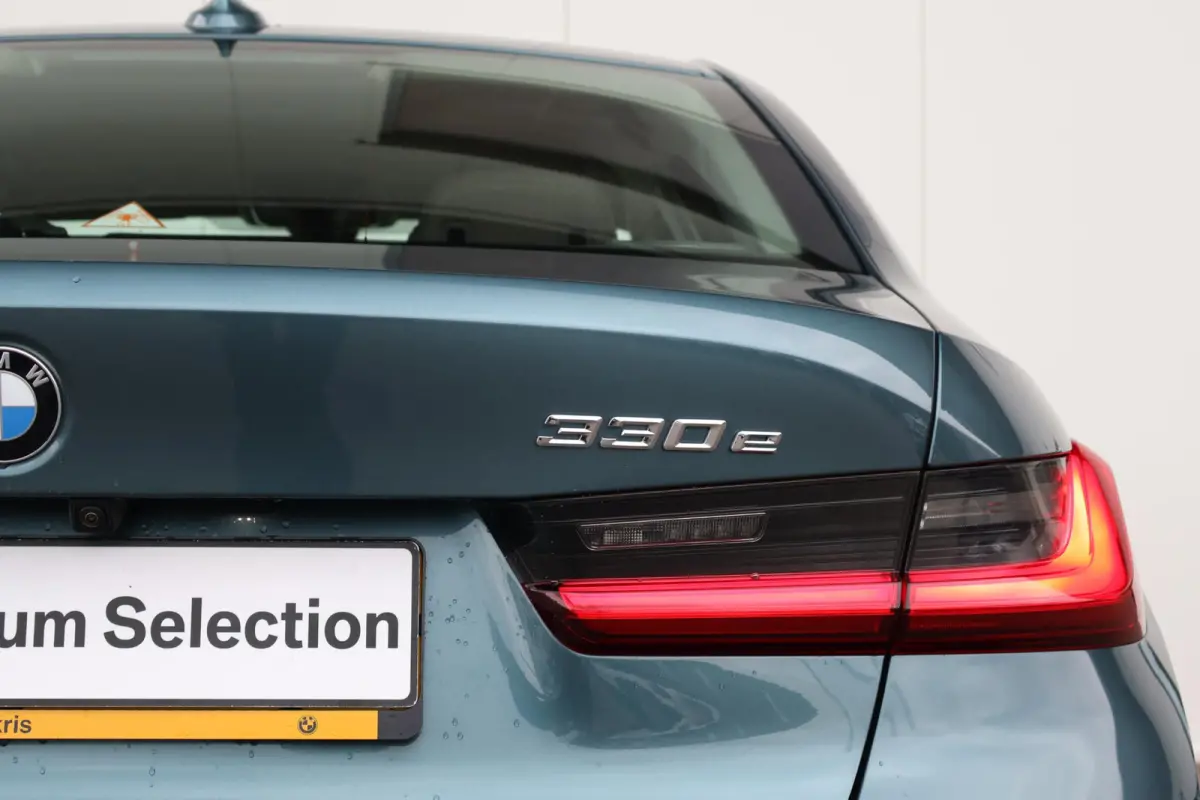 330e eDrive Edition | SoH 84% | Verwarmde Voorstoelen | Trekhaak | Harman Kardon | Parking Assistant Plus | Head-Up | Elektr. Achterklep |