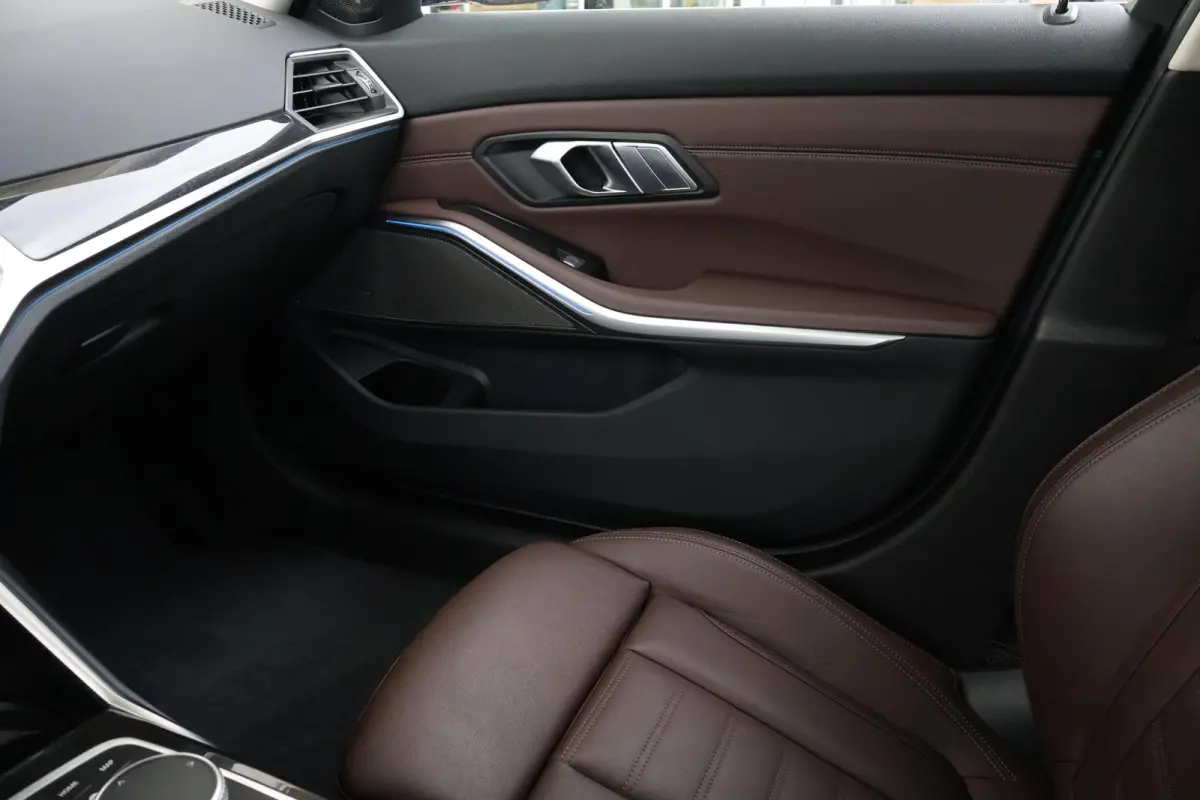 330e eDrive Edition | SoH 84% | Verwarmde Voorstoelen | Trekhaak | Harman Kardon | Parking Assistant Plus | Head-Up | Elektr. Achterklep |
