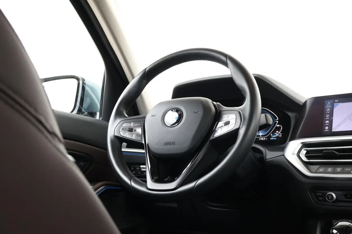 330e eDrive Edition | SoH 84% | Verwarmde Voorstoelen | Trekhaak | Harman Kardon | Parking Assistant Plus | Head-Up | Elektr. Achterklep |