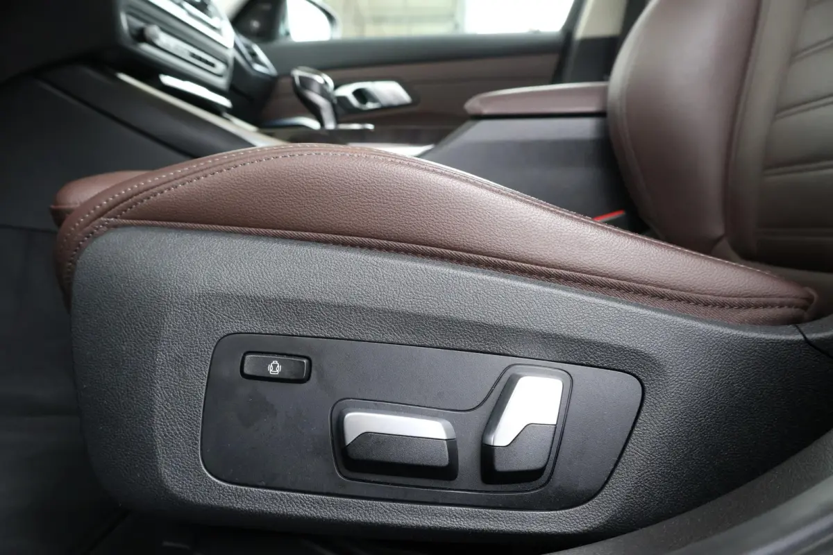 330e eDrive Edition | SoH 84% | Verwarmde Voorstoelen | Trekhaak | Harman Kardon | Parking Assistant Plus | Head-Up | Elektr. Achterklep |