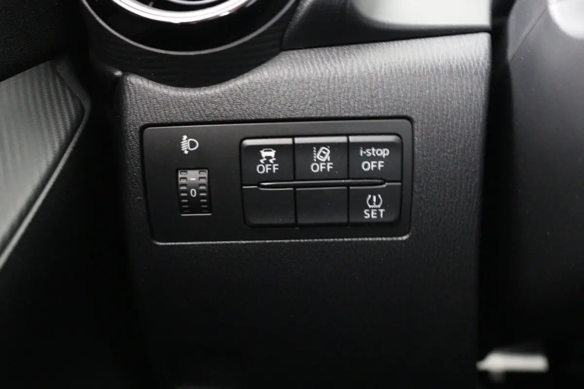 1.5 Skyactiv-G Skylease+ | Navi | Parkeersensoren | Airco | Cruise Control | Stoelverwarming | Lichtmetalen Velgen