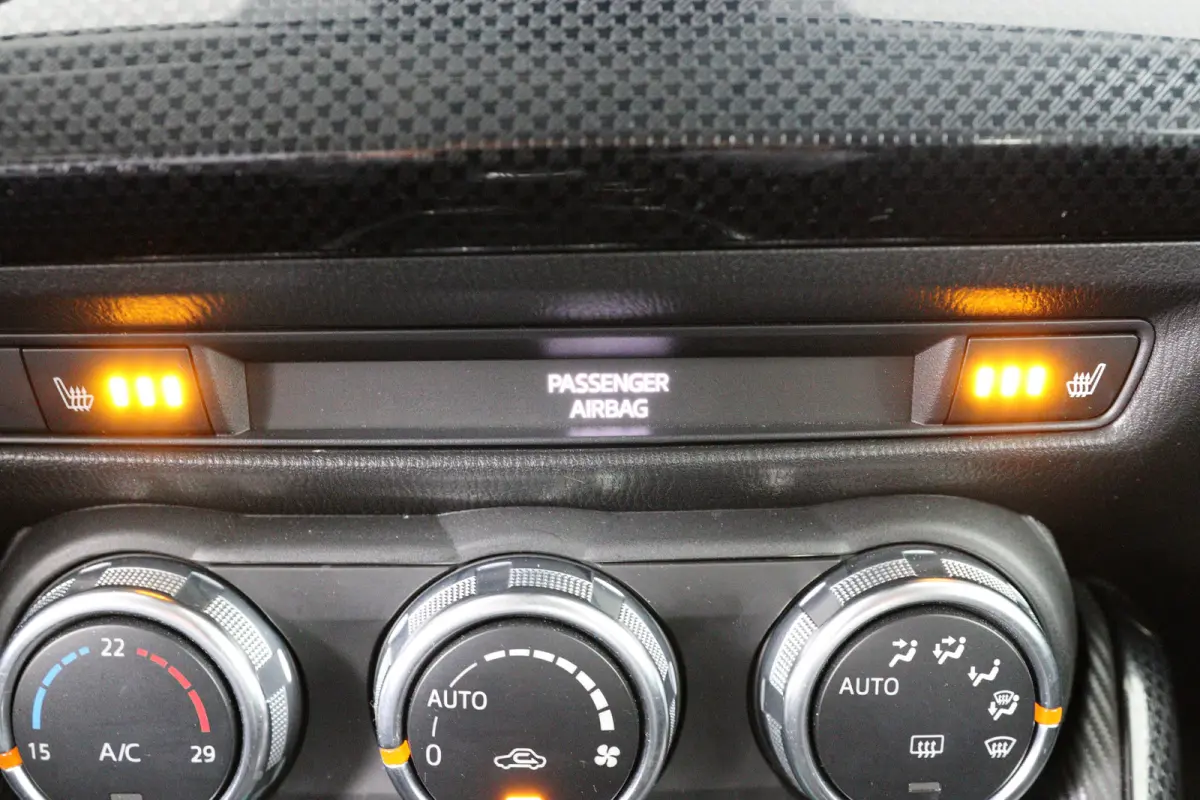 1.5 Skyactiv-G Skylease+ | Navi | Parkeersensoren | Airco | Cruise Control | Stoelverwarming | Lichtmetalen Velgen