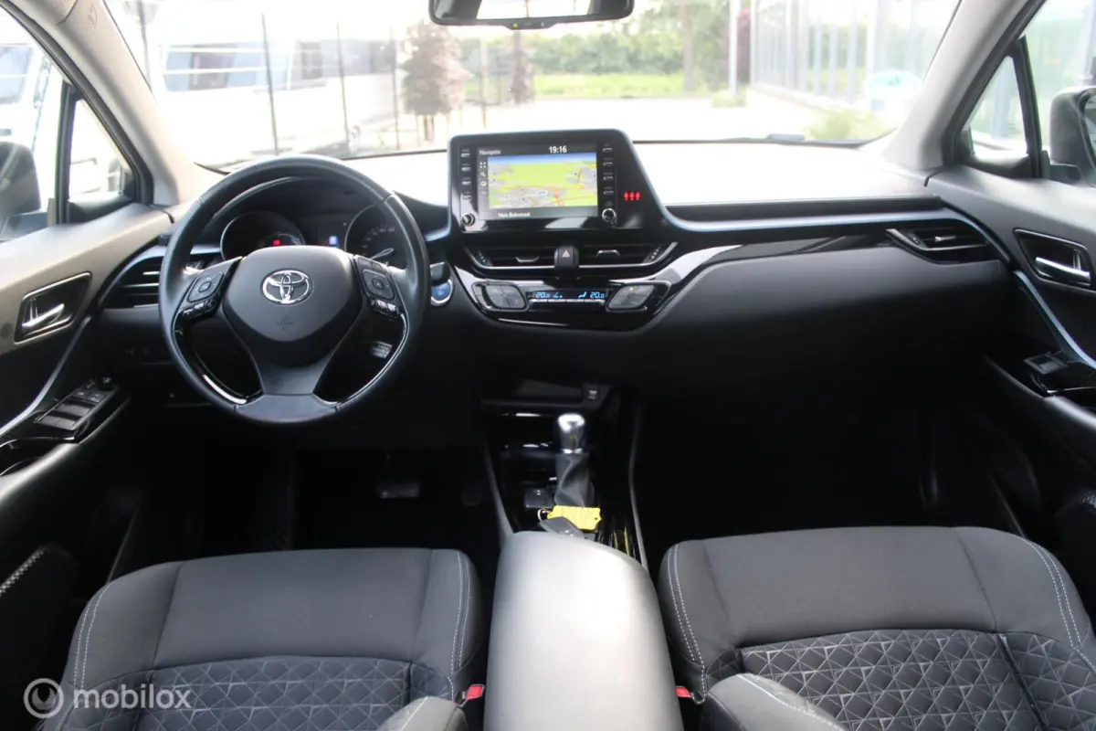1.8 Hybrid Dynamic | NL Auto Boekjes | Trekhaak | Parkeersensoren voor en achter |