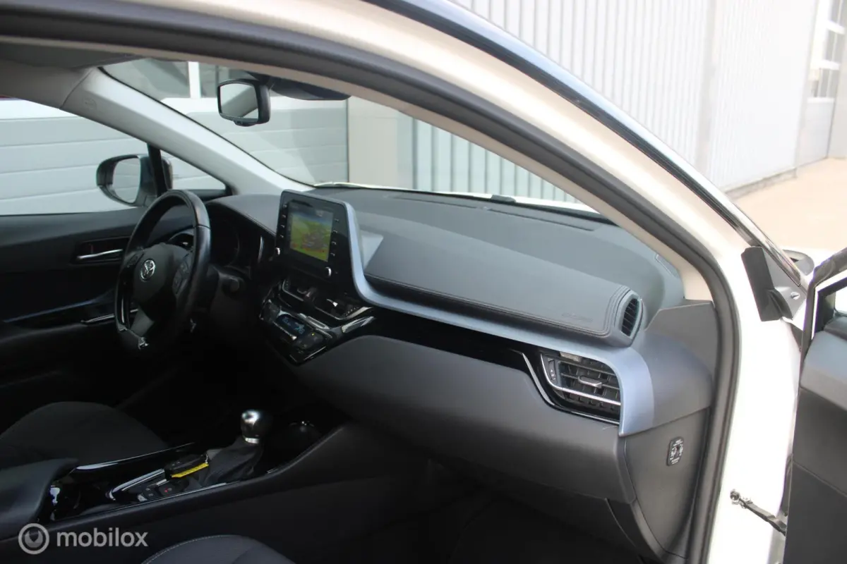 1.8 Hybrid Dynamic | NL Auto Boekjes | Trekhaak | Parkeersensoren voor en achter |