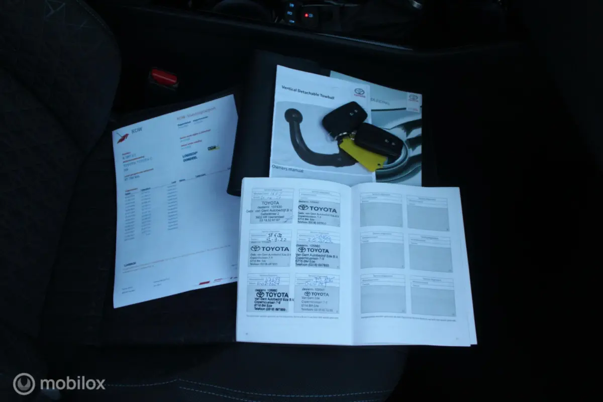 1.8 Hybrid Dynamic | NL Auto Boekjes | Trekhaak | Parkeersensoren voor en achter |