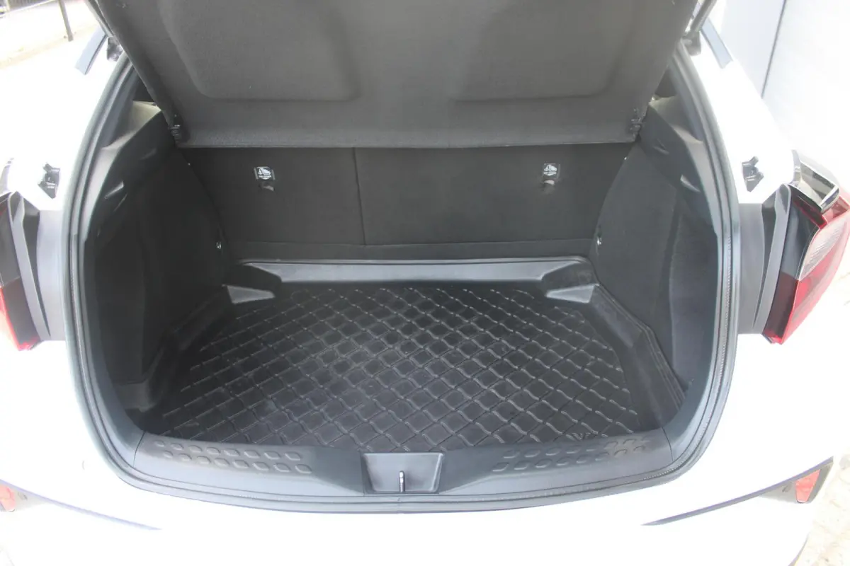 1.8 Hybrid Dynamic | NL Auto Boekjes | Trekhaak | Parkeersensoren voor en achter |