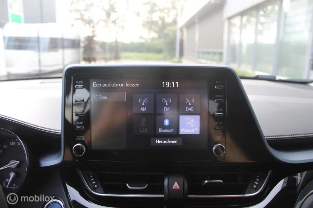 1.8 Hybrid Dynamic | NL Auto Boekjes | Trekhaak | Parkeersensoren voor en achter |