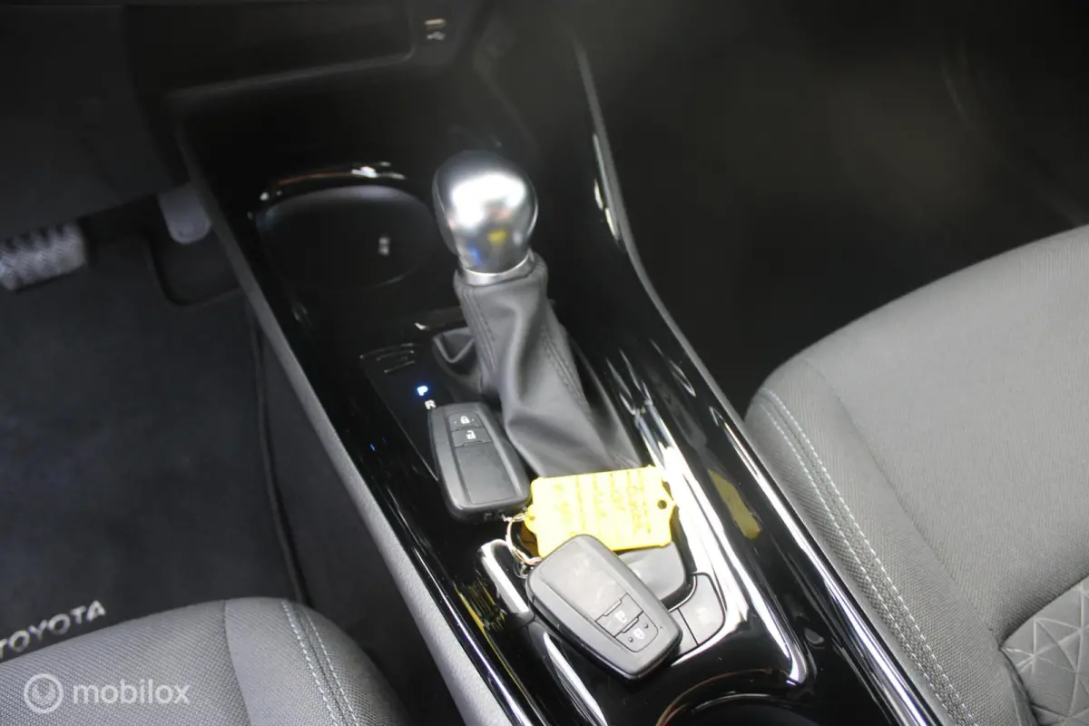 1.8 Hybrid Dynamic | NL Auto Boekjes | Trekhaak | Parkeersensoren voor en achter |