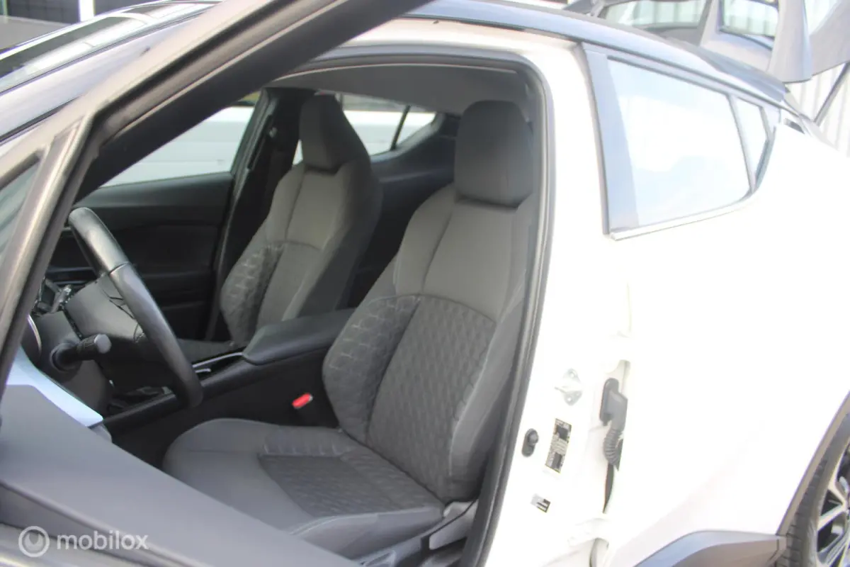 1.8 Hybrid Dynamic | NL Auto Boekjes | Trekhaak | Parkeersensoren voor en achter |