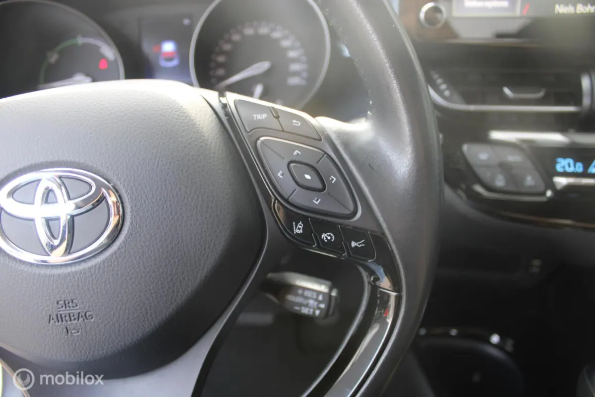 1.8 Hybrid Dynamic | NL Auto Boekjes | Trekhaak | Parkeersensoren voor en achter |