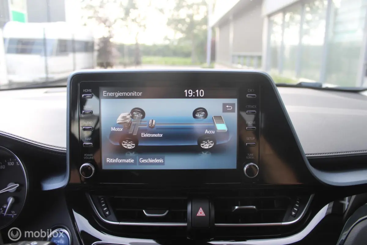 1.8 Hybrid Dynamic | NL Auto Boekjes | Trekhaak | Parkeersensoren voor en achter |