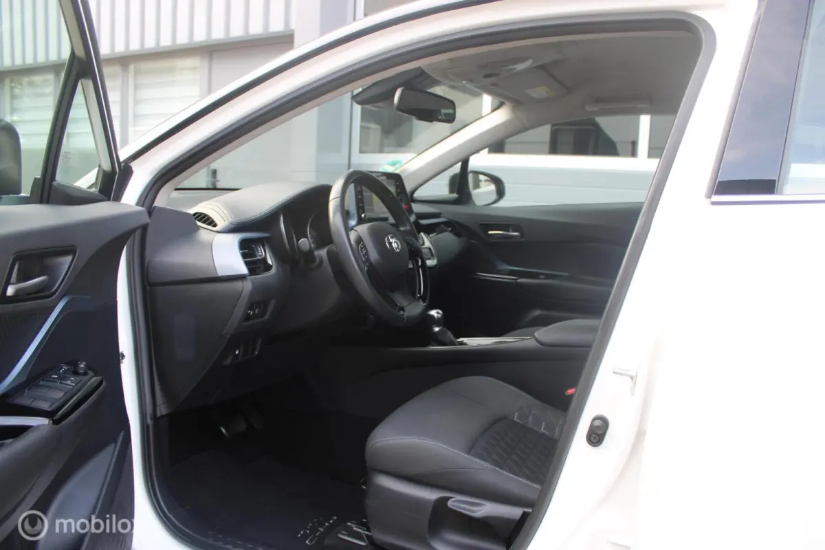 1.8 Hybrid Dynamic | NL Auto Boekjes | Trekhaak | Parkeersensoren voor en achter |