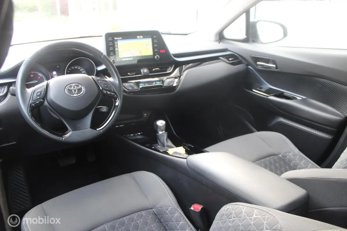 1.8 Hybrid Dynamic | NL Auto Boekjes | Trekhaak | Parkeersensoren voor en achter |