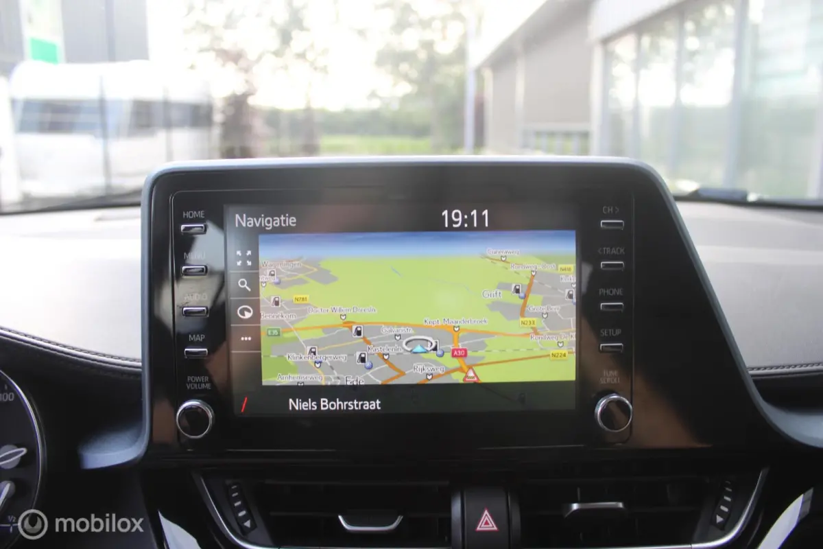 1.8 Hybrid Dynamic | NL Auto Boekjes | Trekhaak | Parkeersensoren voor en achter |