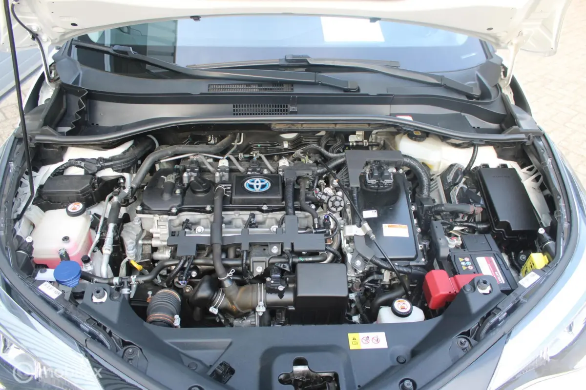 1.8 Hybrid Dynamic | NL Auto Boekjes | Trekhaak | Parkeersensoren voor en achter |
