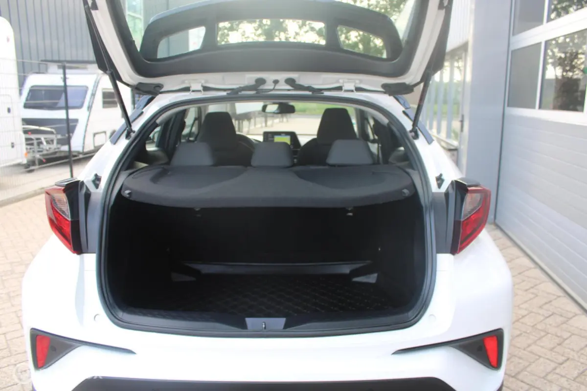 1.8 Hybrid Dynamic | NL Auto Boekjes | Trekhaak | Parkeersensoren voor en achter |