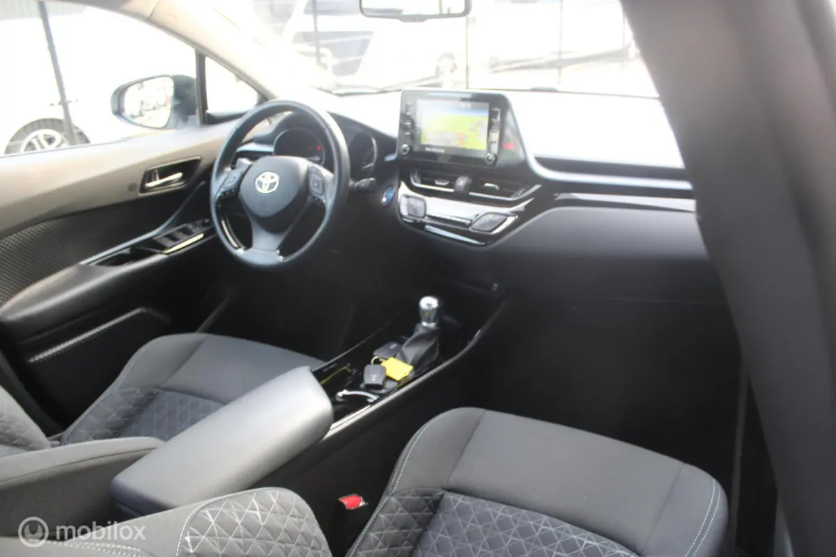 1.8 Hybrid Dynamic | NL Auto Boekjes | Trekhaak | Parkeersensoren voor en achter |