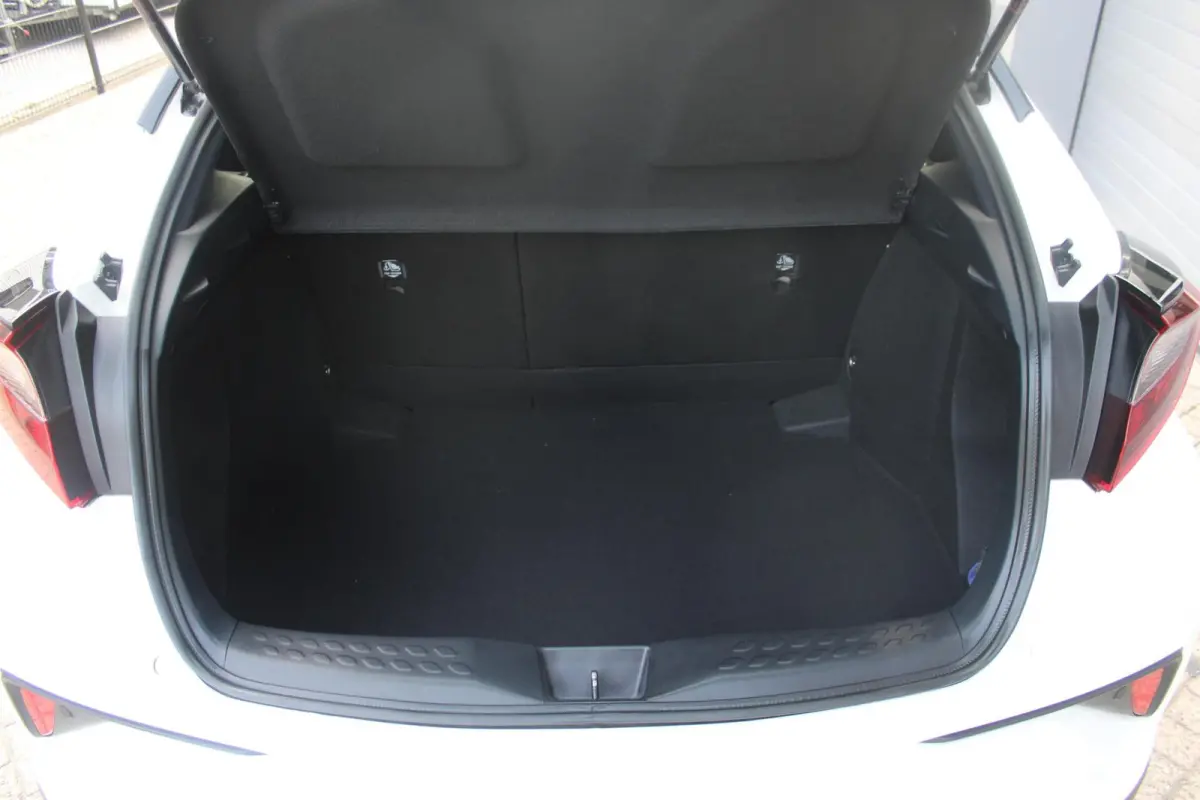 1.8 Hybrid Dynamic | NL Auto Boekjes | Trekhaak | Parkeersensoren voor en achter |