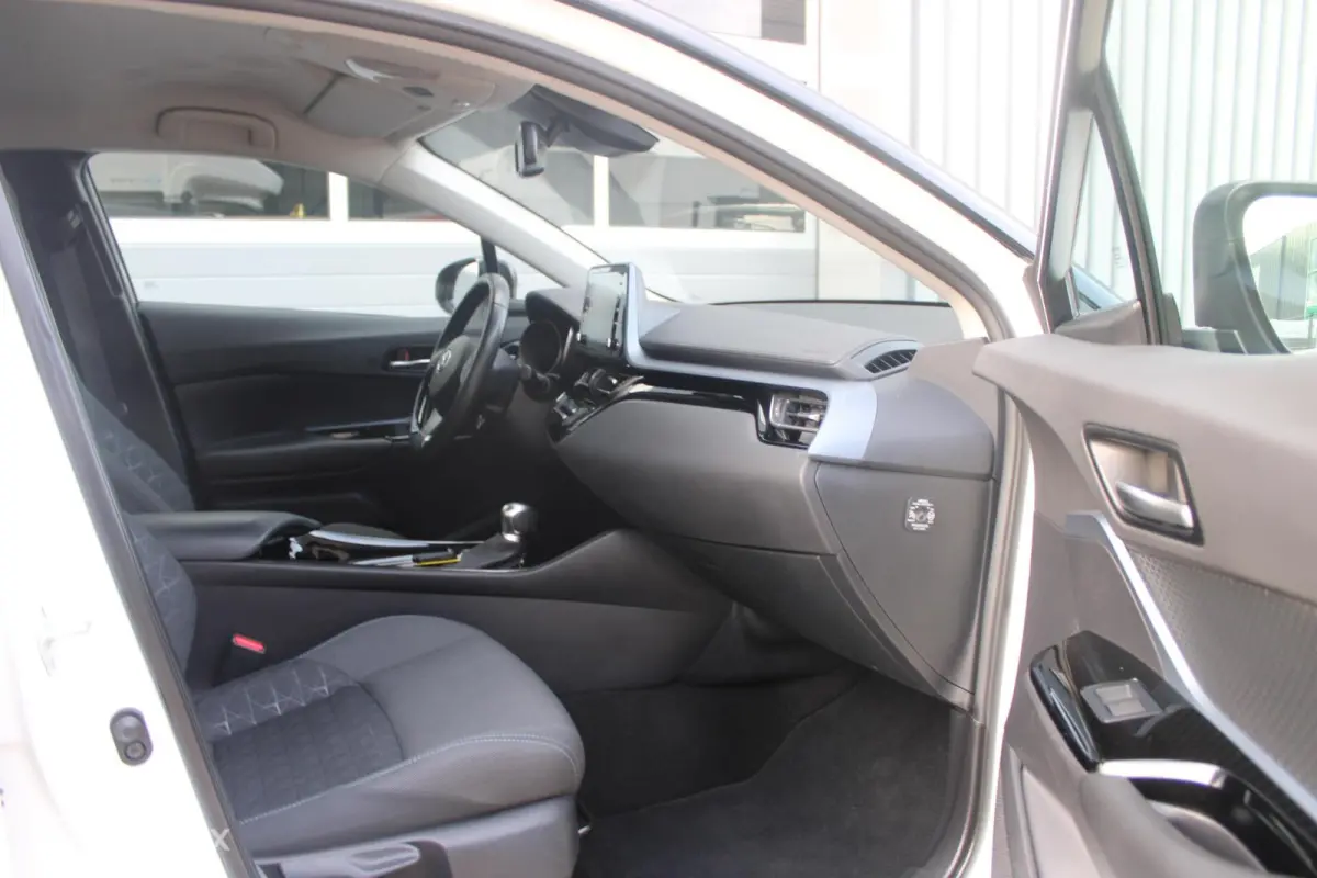 1.8 Hybrid Dynamic | NL Auto Boekjes | Trekhaak | Parkeersensoren voor en achter |