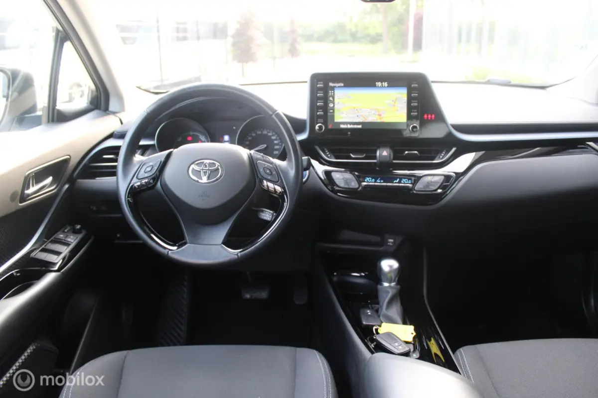 1.8 Hybrid Dynamic | NL Auto Boekjes | Trekhaak | Parkeersensoren voor en achter |
