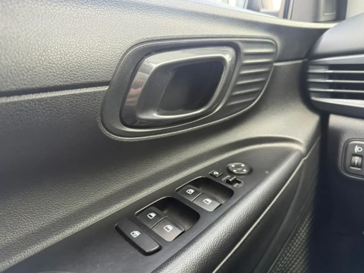 1.2 MPI COMFORT 100PK NAVI LMV AIRCO PDC-CAMERA.