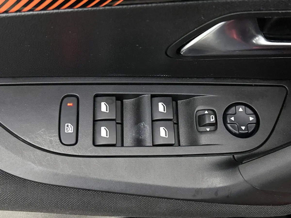 1.2 PureTech Active | Parkeersensoren Achter | Airco | Cruise Control | Apple Carplay / Android Auto | Navigatie