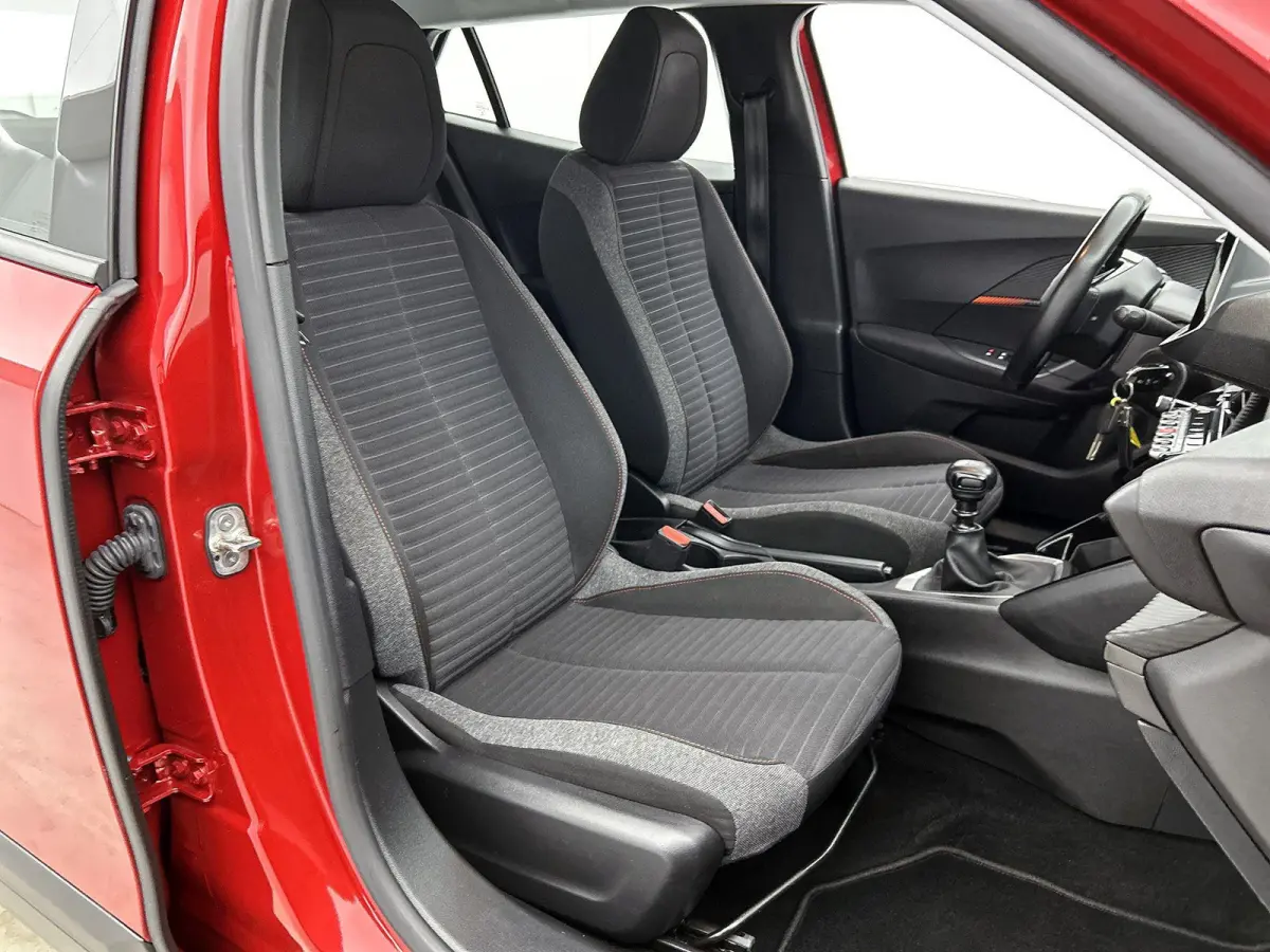 1.2 PureTech Active | Parkeersensoren Achter | Airco | Cruise Control | Apple Carplay / Android Auto | Navigatie