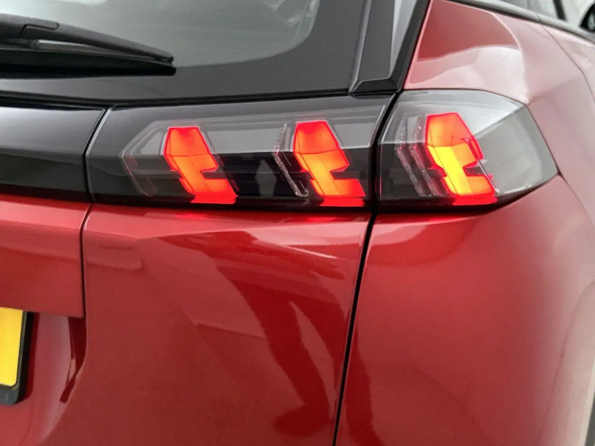 1.2 PureTech Active | Parkeersensoren Achter | Airco | Cruise Control | Apple Carplay / Android Auto | Navigatie