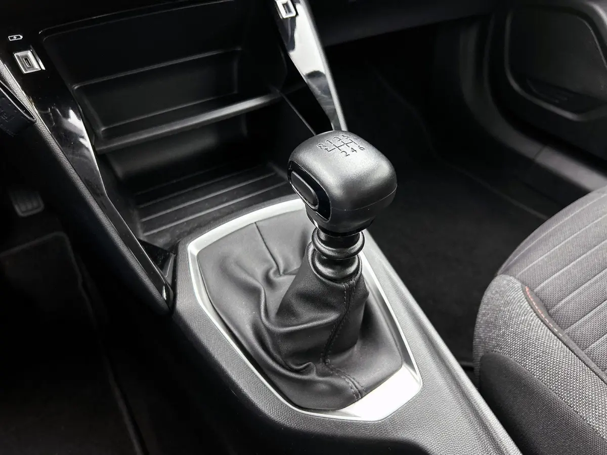 1.2 PureTech Active | Parkeersensoren Achter | Airco | Cruise Control | Apple Carplay / Android Auto | Navigatie