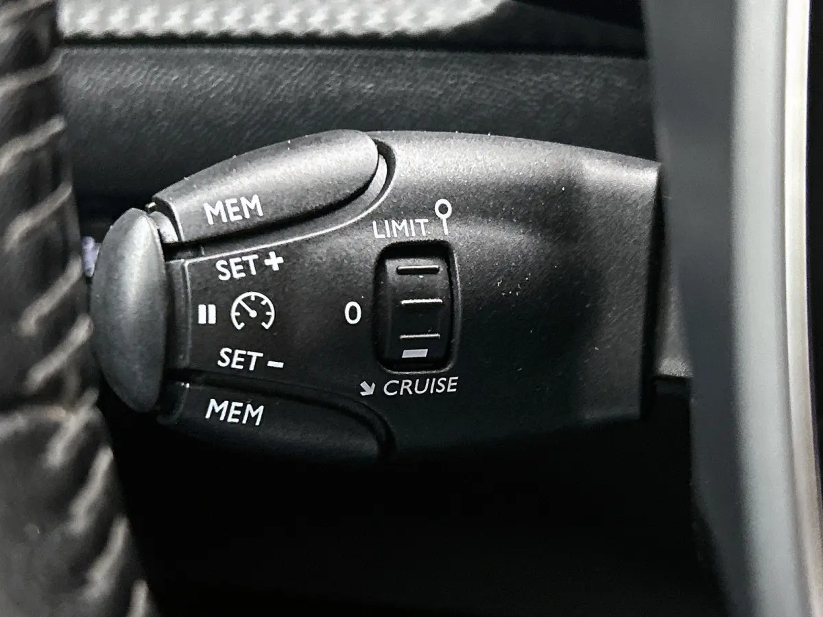 1.2 PureTech Active | Parkeersensoren Achter | Airco | Cruise Control | Apple Carplay / Android Auto | Navigatie