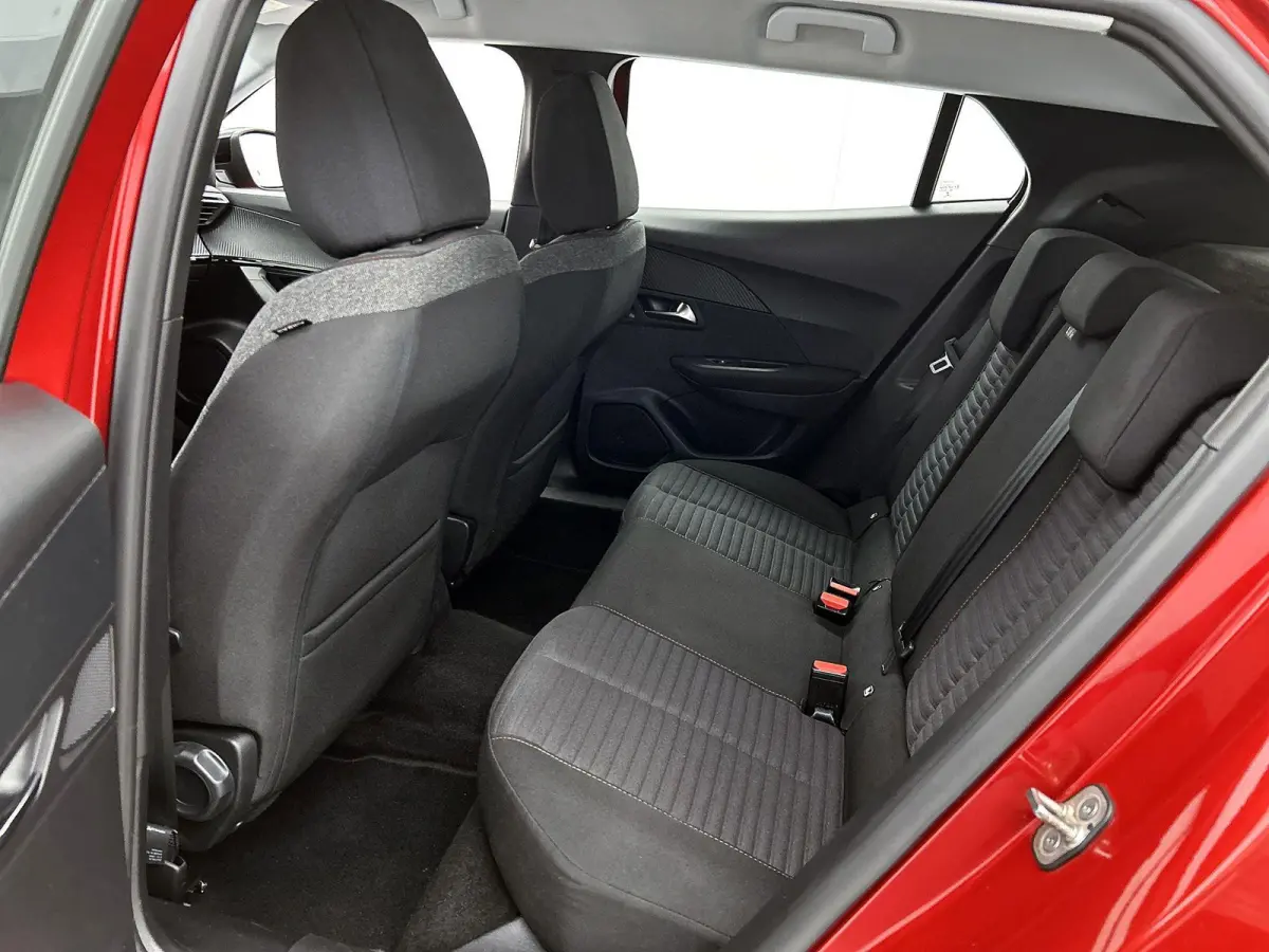 1.2 PureTech Active | Parkeersensoren Achter | Airco | Cruise Control | Apple Carplay / Android Auto | Navigatie
