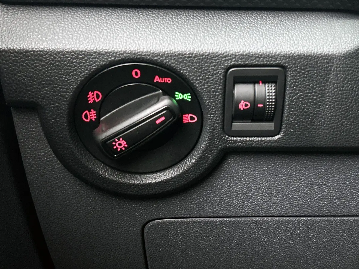 1.0 TSI Life | 95 PK | Trekhaak | All Season Banden | Parkeersensoren Voor + Achter | Navigatie | Carplay/Android Auto