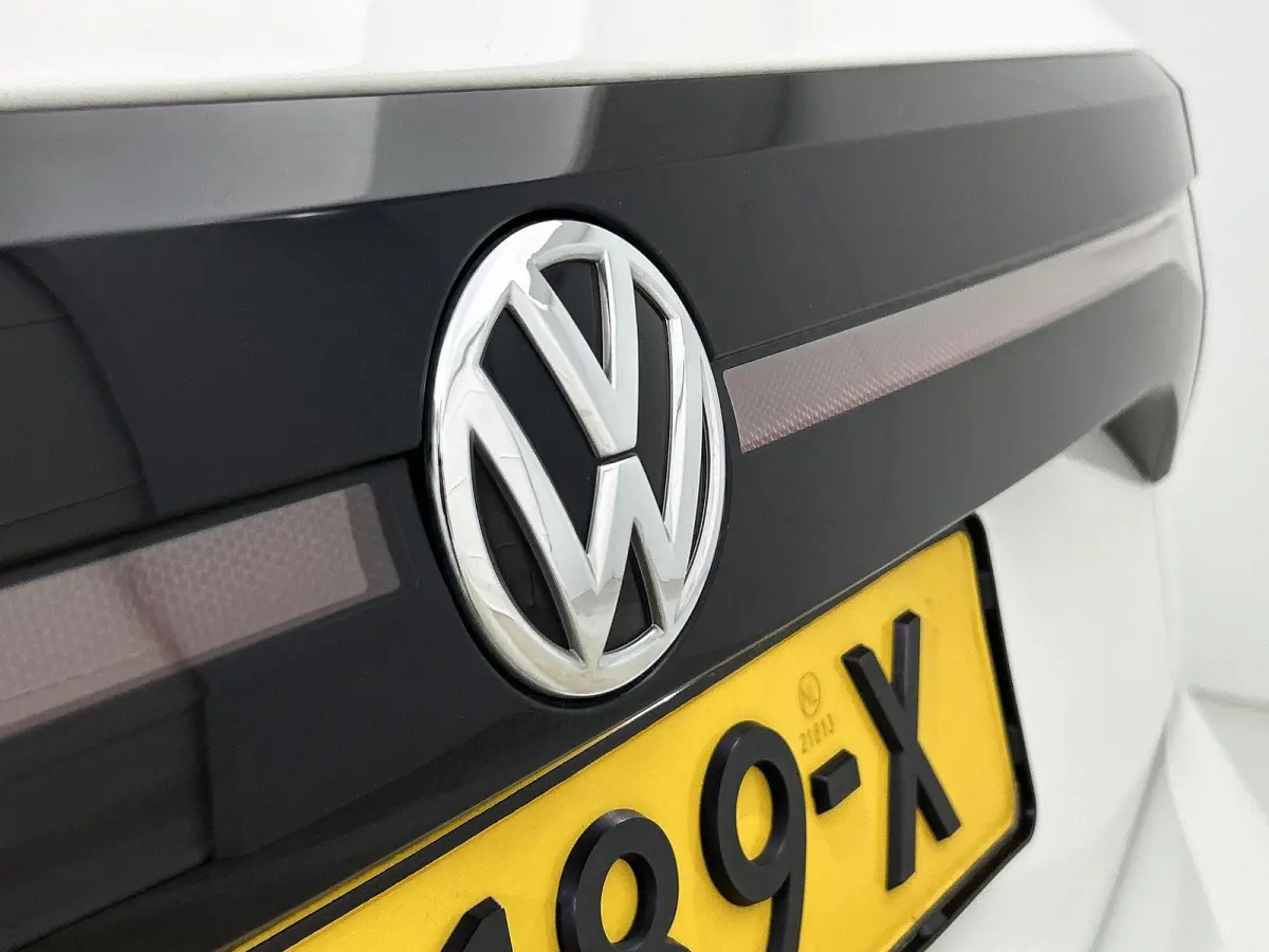 1.0 TSI Life | 95 PK | Trekhaak | All Season Banden | Parkeersensoren Voor + Achter | Navigatie | Carplay/Android Auto