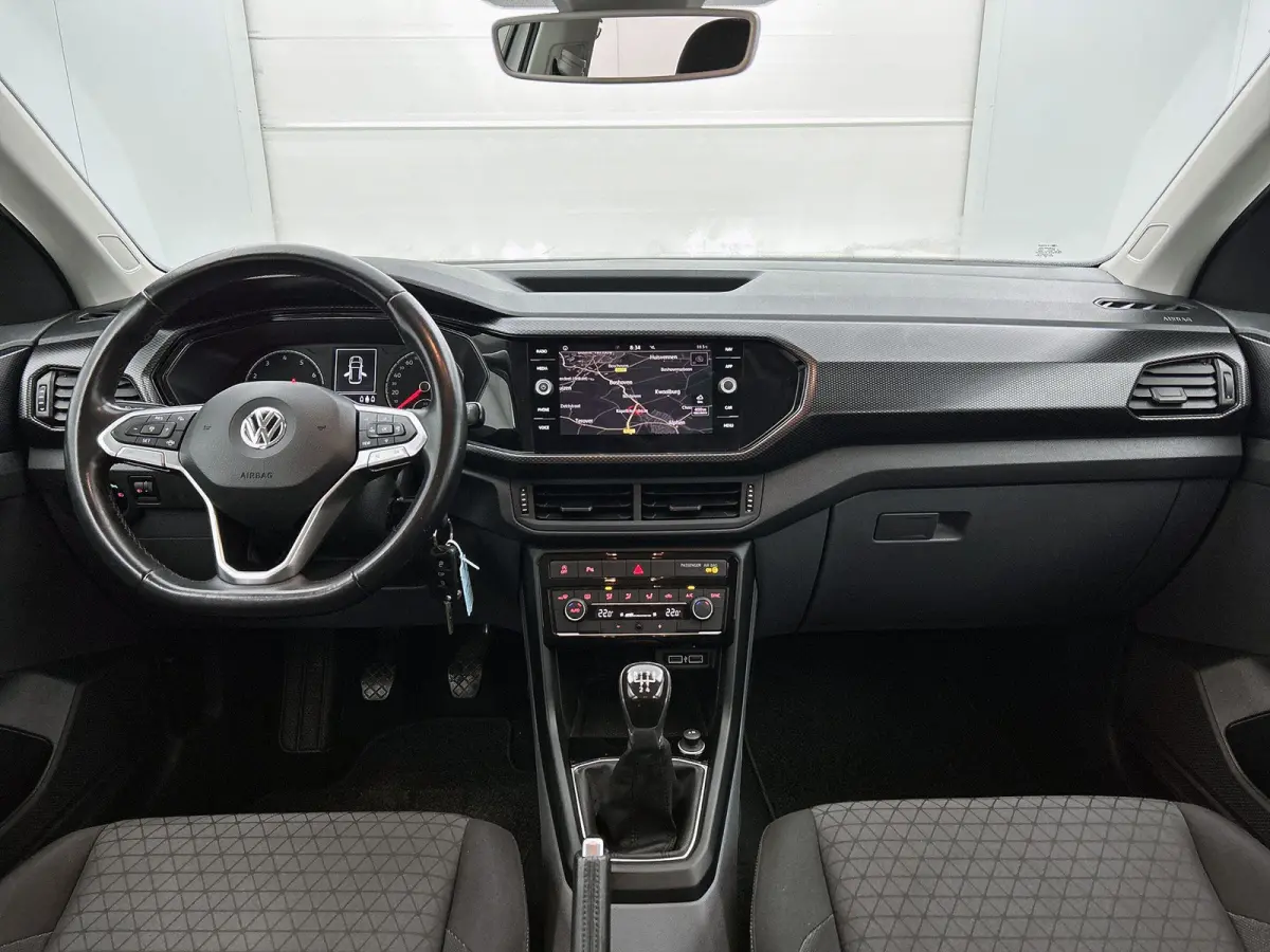 1.0 TSI Life | 95 PK | Trekhaak | All Season Banden | Parkeersensoren Voor + Achter | Navigatie | Carplay/Android Auto