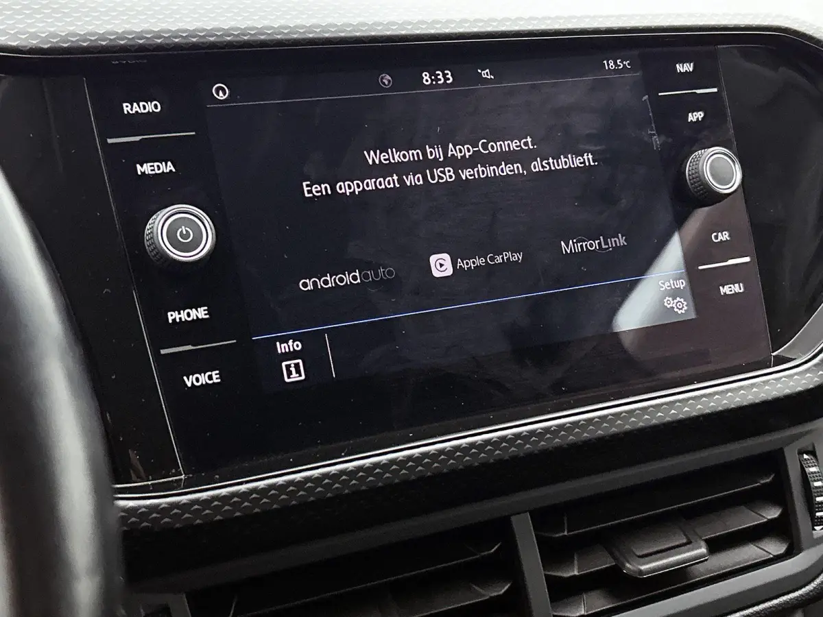 1.0 TSI Life | 95 PK | Trekhaak | All Season Banden | Parkeersensoren Voor + Achter | Navigatie | Carplay/Android Auto