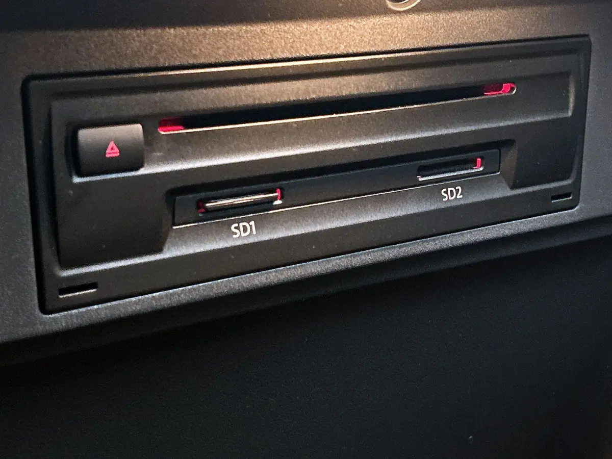 1.0 TSI Life | 95 PK | Trekhaak | All Season Banden | Parkeersensoren Voor + Achter | Navigatie | Carplay/Android Auto