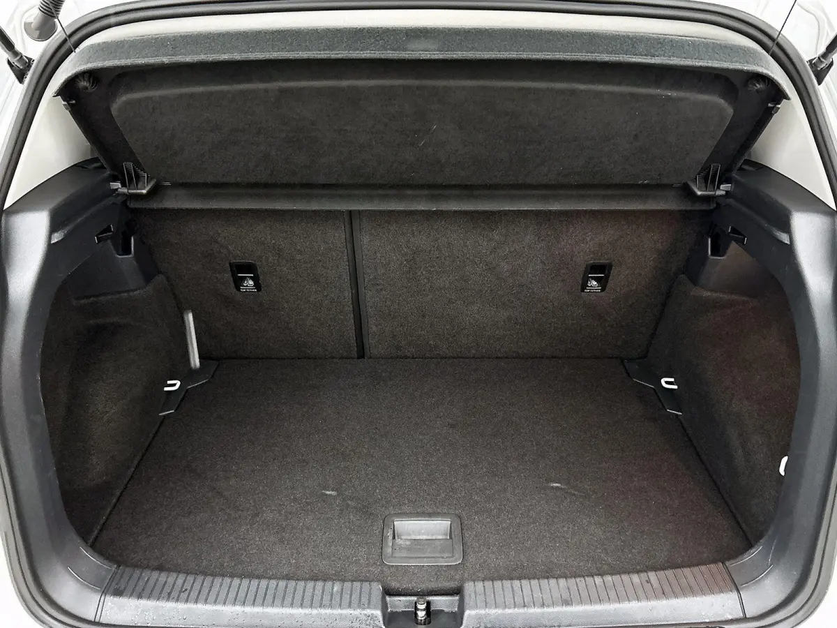 1.0 TSI Life | 95 PK | Trekhaak | All Season Banden | Parkeersensoren Voor + Achter | Navigatie | Carplay/Android Auto