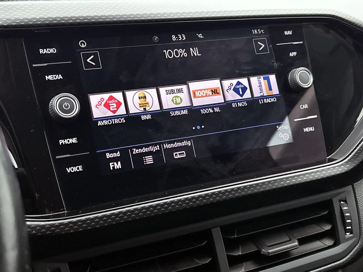 1.0 TSI Life | 95 PK | Trekhaak | All Season Banden | Parkeersensoren Voor + Achter | Navigatie | Carplay/Android Auto