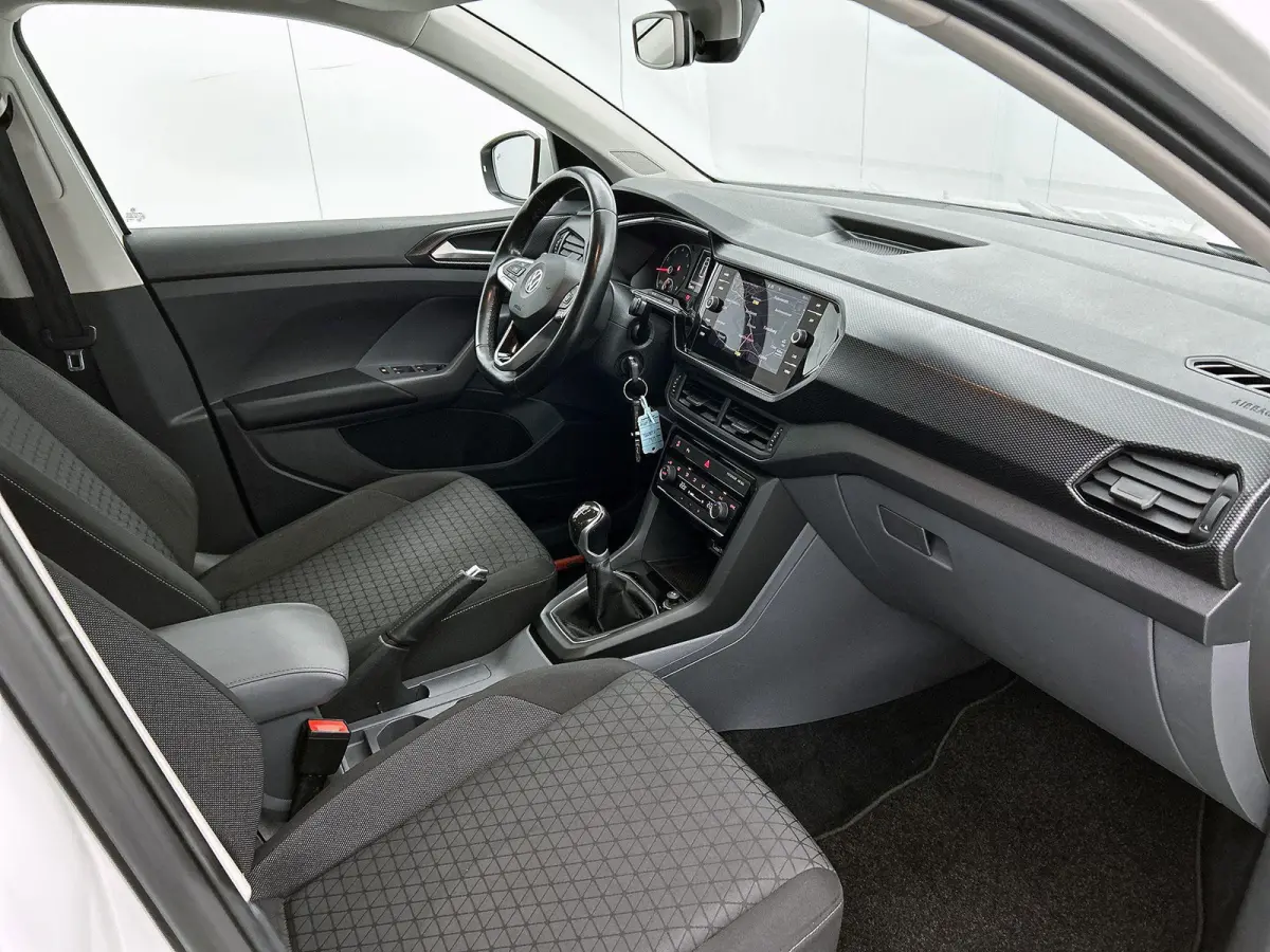1.0 TSI Life | 95 PK | Trekhaak | All Season Banden | Parkeersensoren Voor + Achter | Navigatie | Carplay/Android Auto
