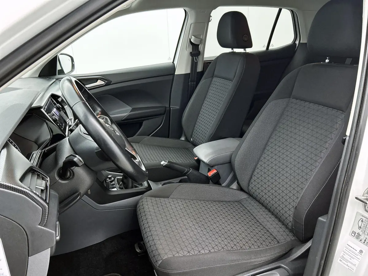 1.0 TSI Life | 95 PK | Trekhaak | All Season Banden | Parkeersensoren Voor + Achter | Navigatie | Carplay/Android Auto
