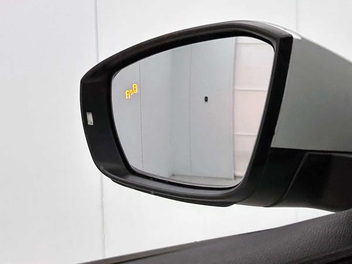 1.0 TSI Life | 95 PK | Trekhaak | All Season Banden | Parkeersensoren Voor + Achter | Navigatie | Carplay/Android Auto